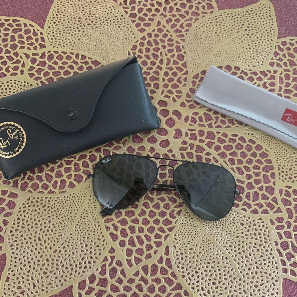 Black Ray-Bans Aviators